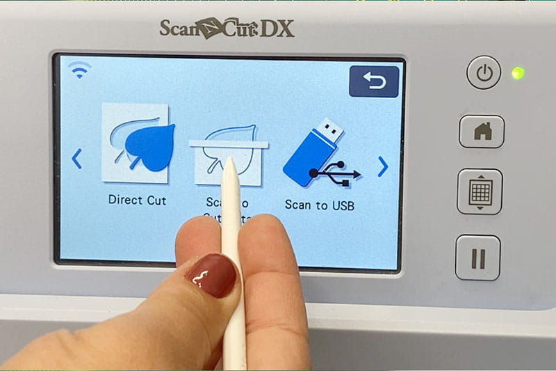 Selecting the cut option on ScanNCut