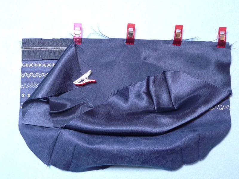 Unclipping to expose fold of the bag