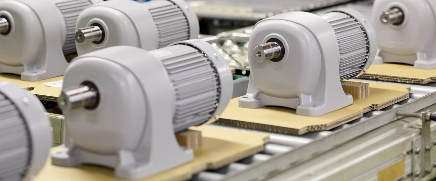 Brother gearmotors on a conveyor belt in production facility