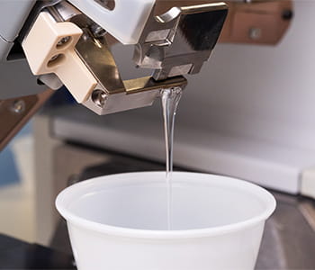 Machine pouring bonding machine adhesive into container