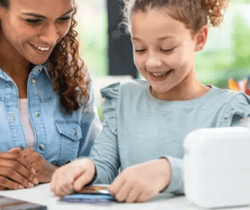 Brother Ptouch Cube - happy family on the background