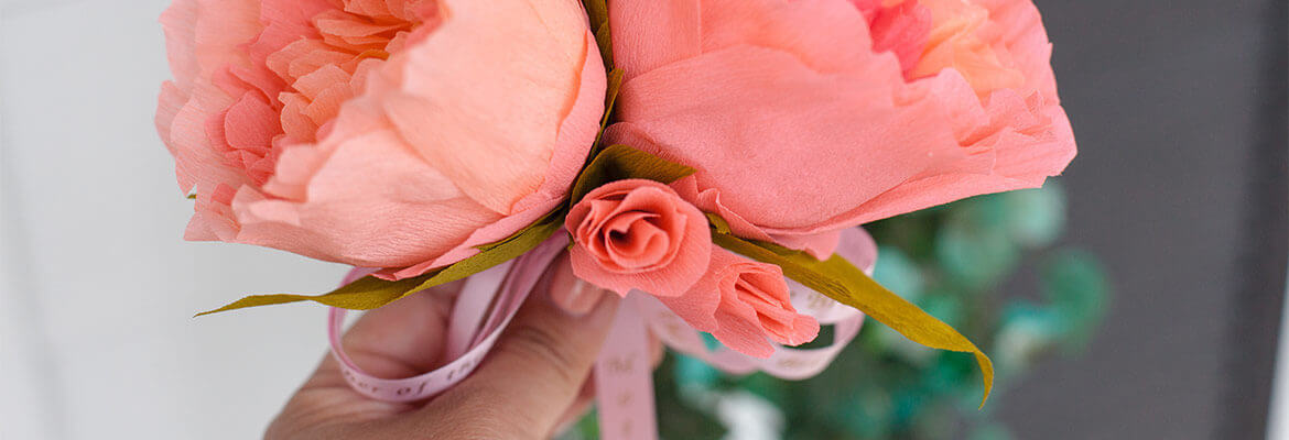How to Make a DIY Wrist Corsage for the Mother of the Bride