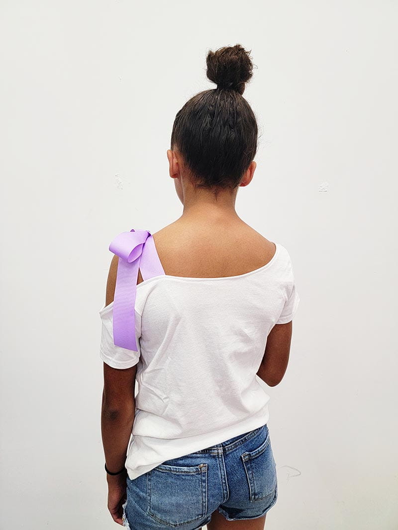 how to tie ribbon on t shirt sleeves