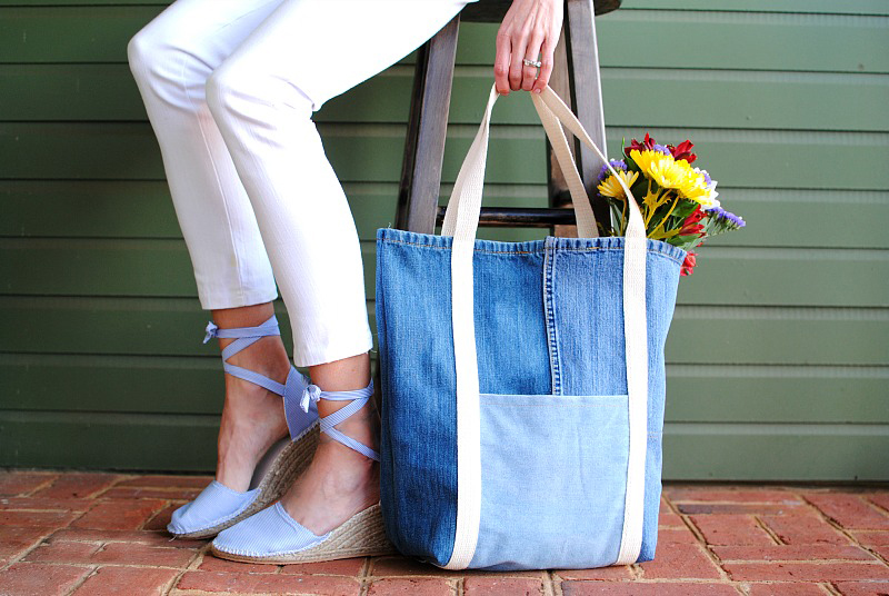 Old jeans into a zipped bag with pockets - Make it in denim