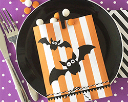 Black plate with bat place card