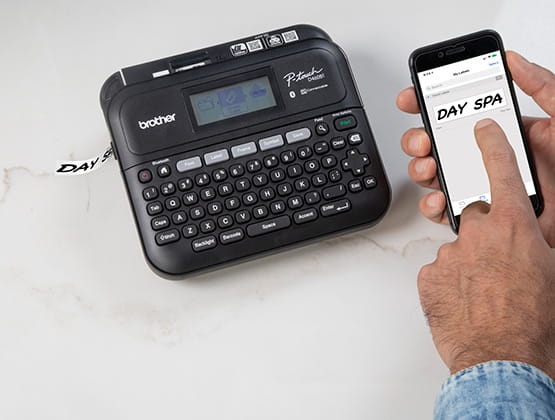 Person using app to print with Ptouch PT-D460BT
