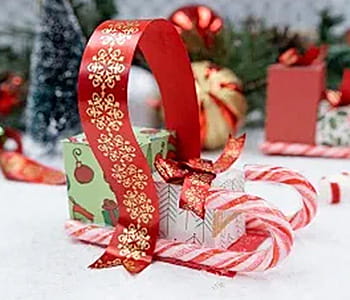 Candy sleigh with bow