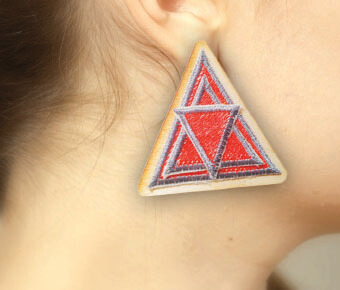Triangular embroidered earrings 